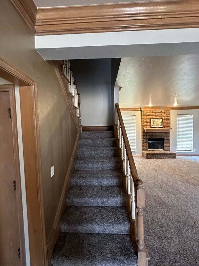 Building Photo - 6308 N Bryant Ct
