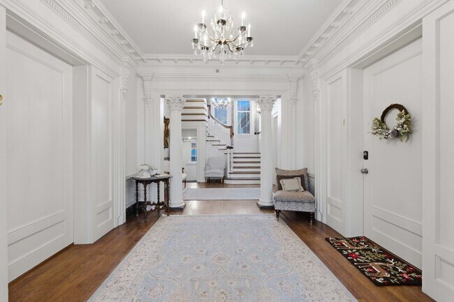 Building Photo - All-Utilities-Included Studio in Historic Bristol Manor | Pet Friendly