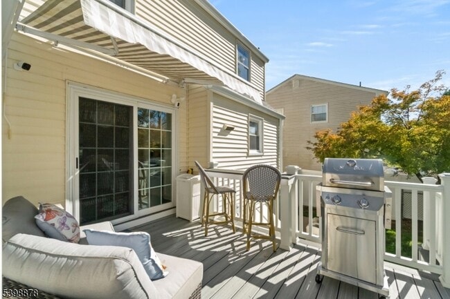 Building Photo - 24 E Harrison Pl