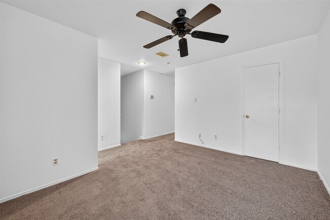 Building Photo - 16318 N Glade Dr