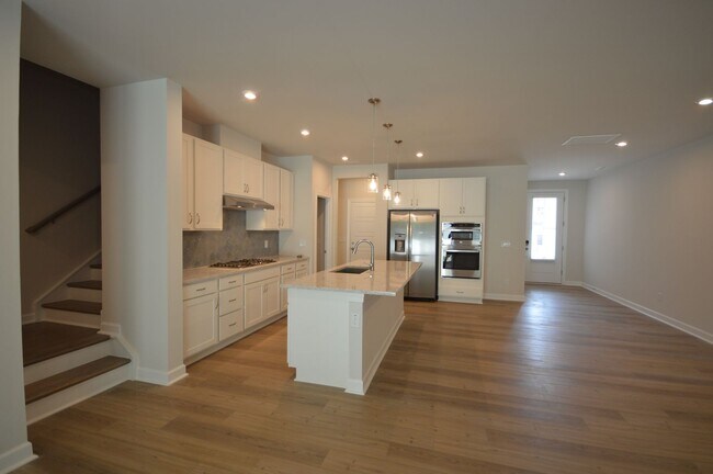 Building Photo - 7805 Sofiana Ave