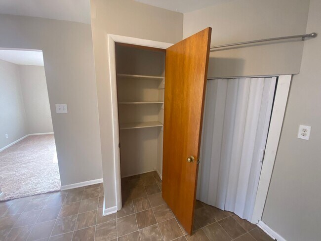 Building Photo - 2 Bedroom Home on South Union!