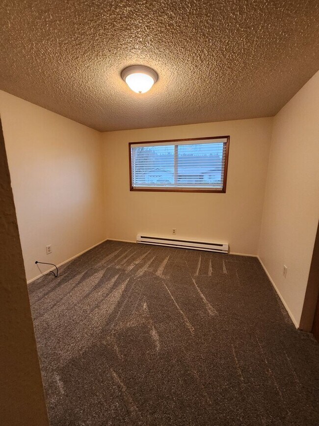 Building Photo - 3-bedroom 1 bath House