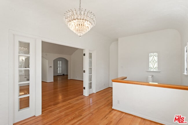 Building Photo - 3528 Fernwood Ave