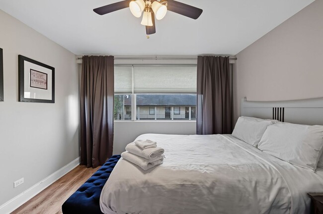 Building Photo - 3645 Peachtree Rd NE