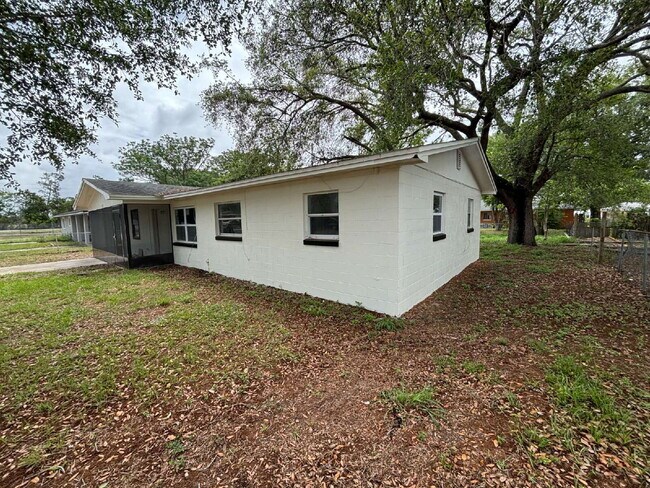 Building Photo - Newly Remodeled 4BR Home in Lake Wales – Prime Location!