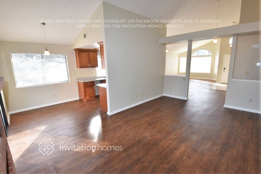 Building Photo - 2770 Seabreeze Dr