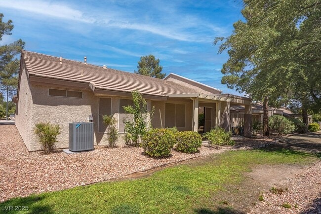 Building Photo - 2079 Poppywood Ave