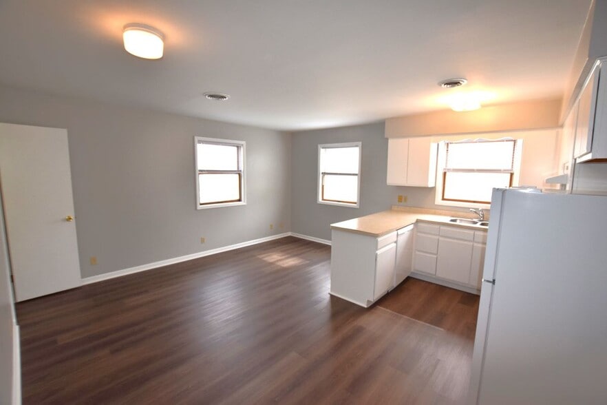 Building Photo - 13 SE 2nd St