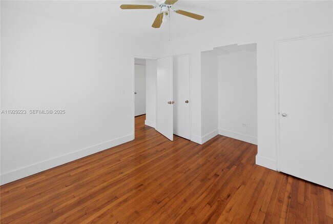 Building Photo - 1135 Marseille Dr