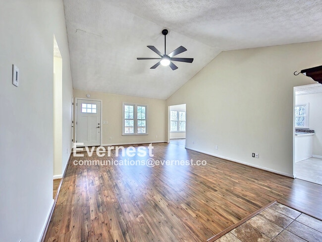 Building Photo - 2047 Arbor Forest Dr SW