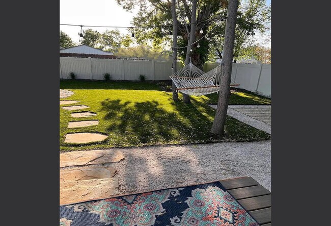 Building Photo - 437 N 700 W