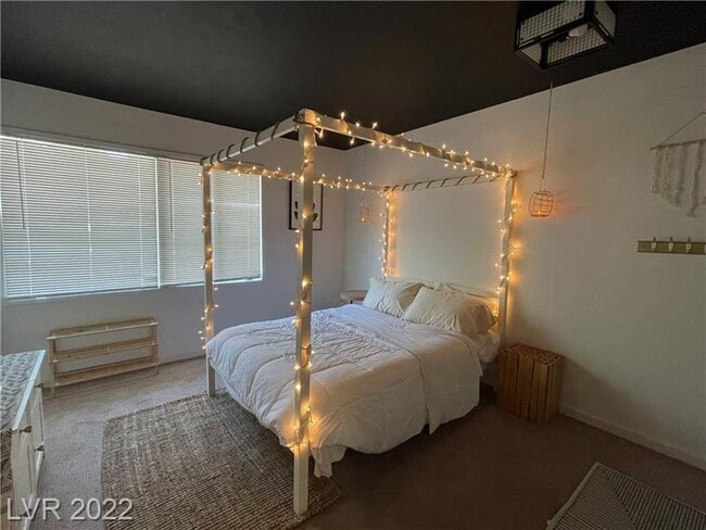 Building Photo - FULLY FURNISHED! & Recently renovated mid-term in downtown - close to arts district