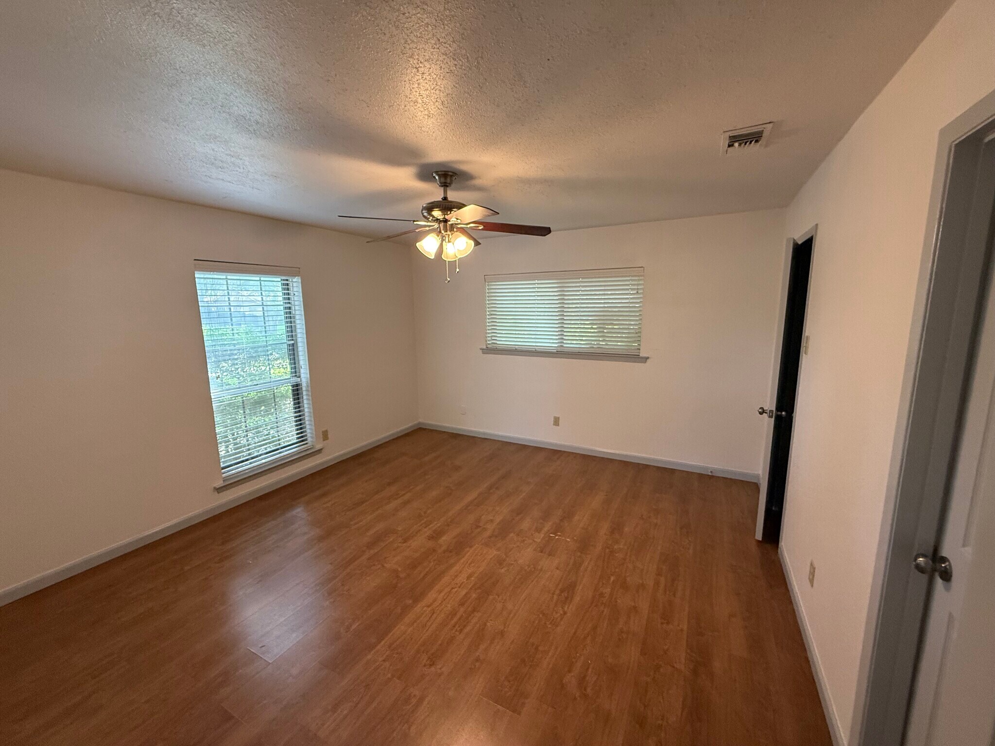 Building Photo - 254 Linda Ln