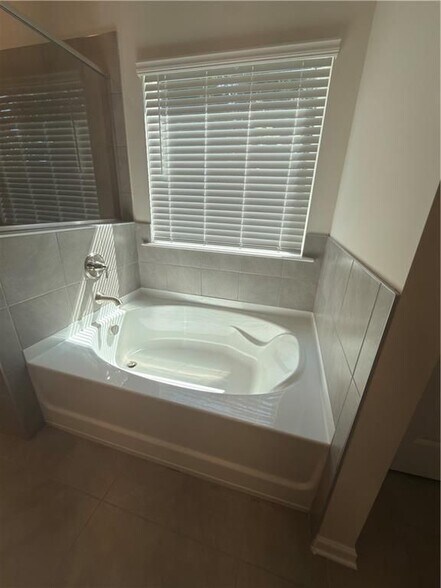 Building Photo - 5270 Woodline View Cir