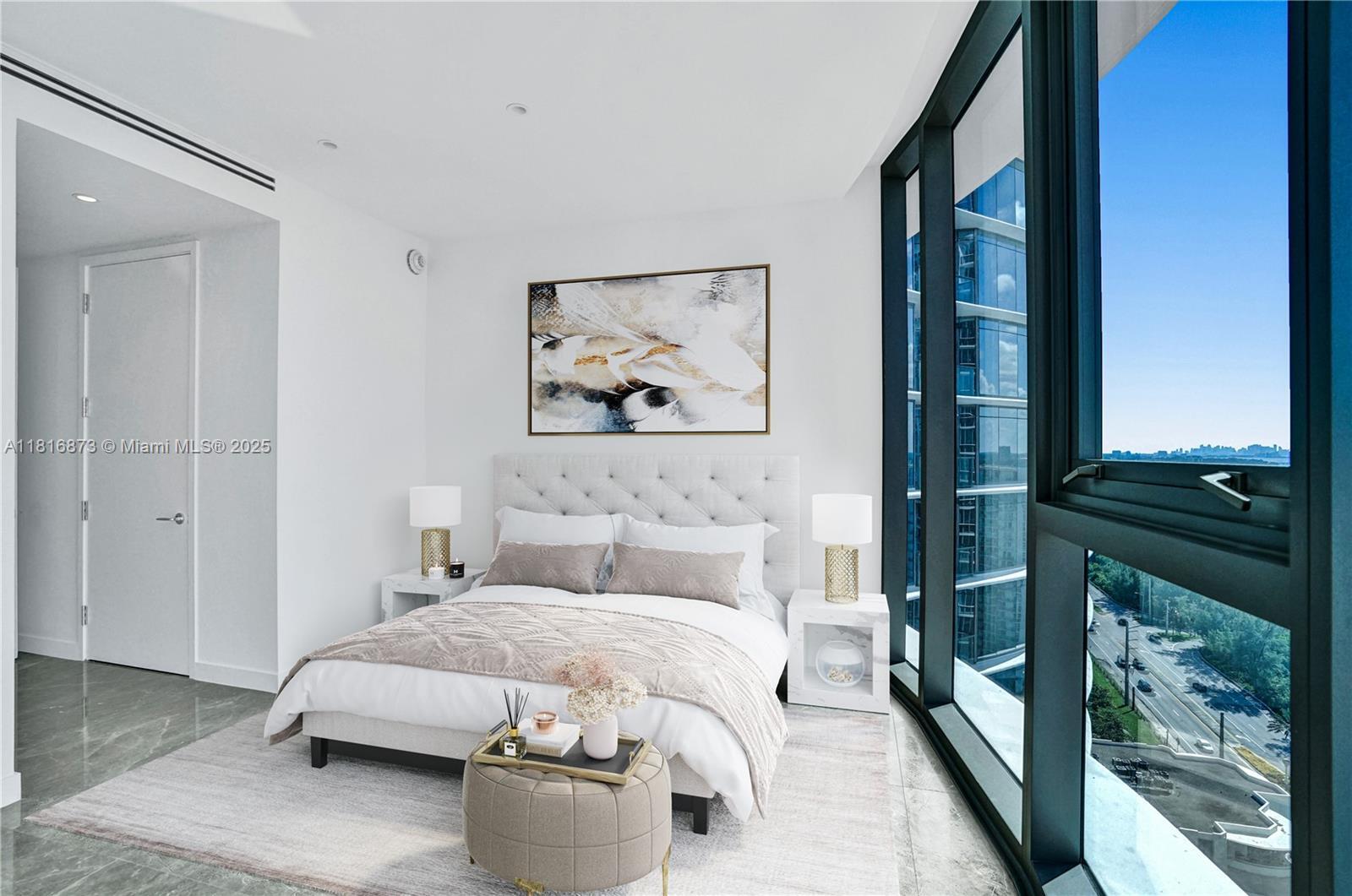 Building Photo - 15701 Collins Ave