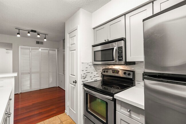 Building Photo - 12550 Whittington Dr