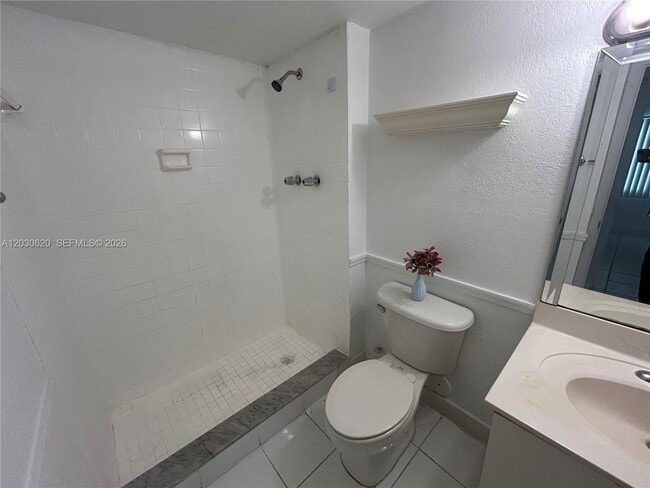 Building Photo - 4205 N University Dr