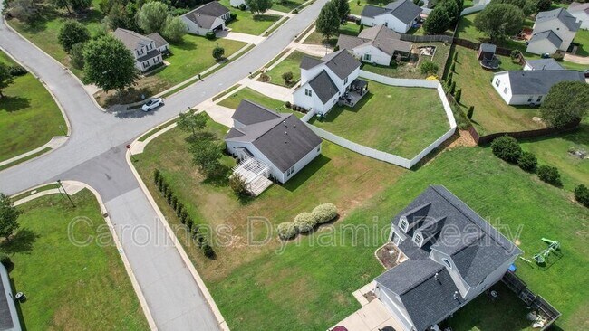 Building Photo - 120 Lantana Dr