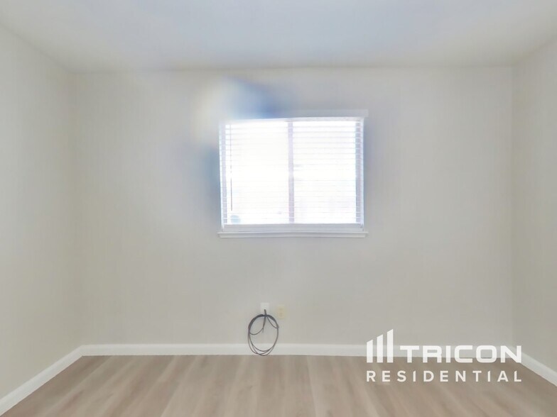 Building Photo - 515 Tisdell Dr
