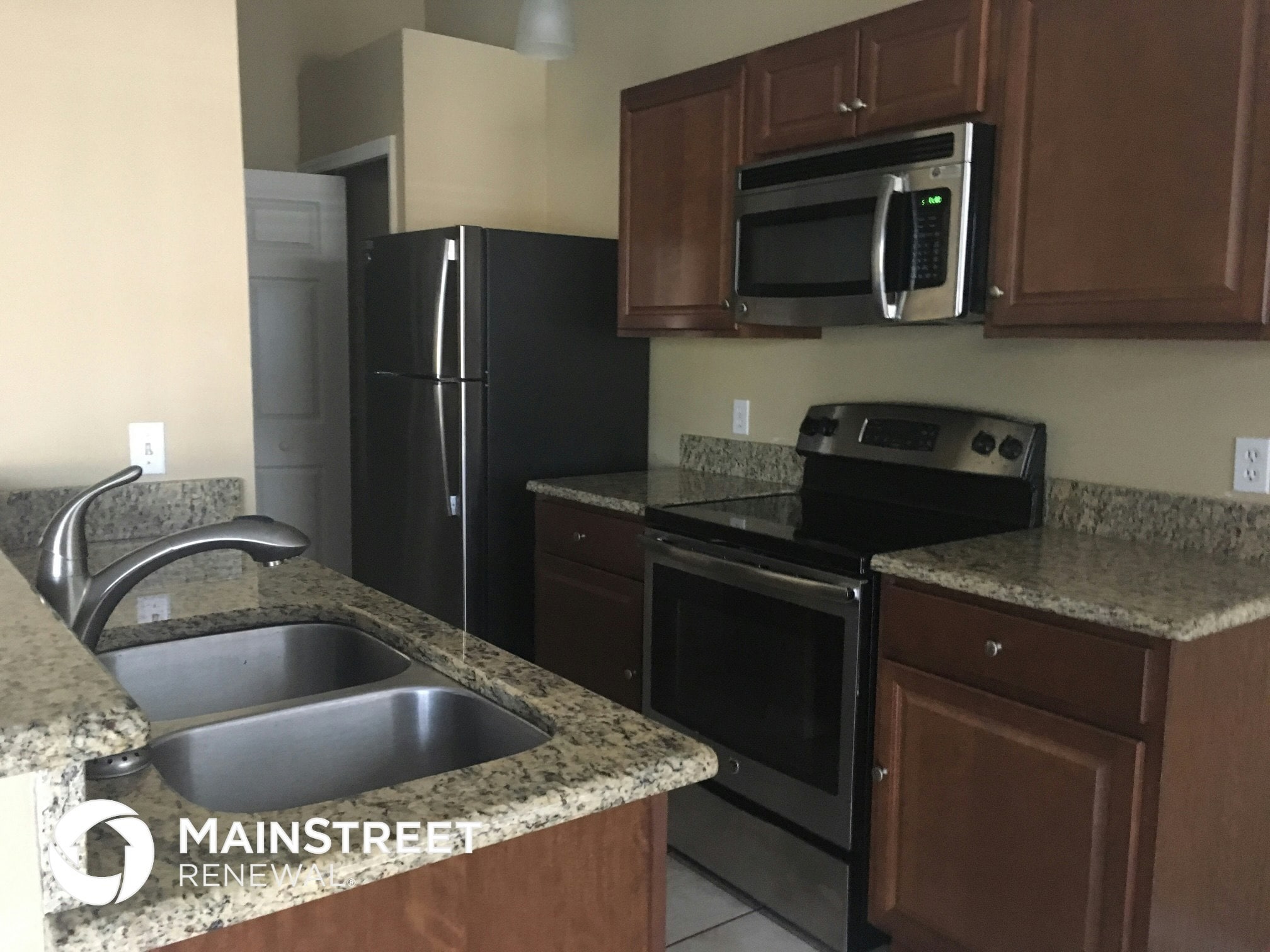 Building Photo - 2348 Ainsworth Ave