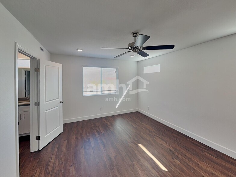 Building Photo - 8882 Carmine Cob Ave