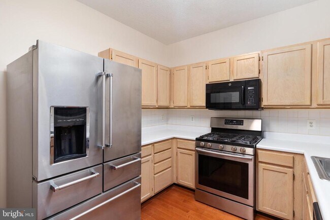 Building Photo - 1705 Lake Shore Crest Dr