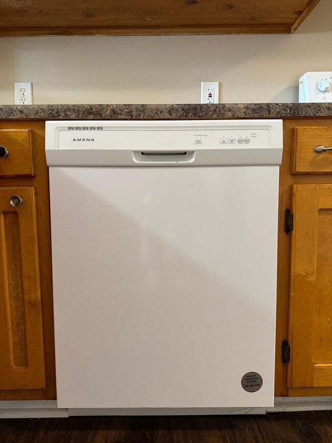 Building Photo - 1620 Hickory Pl