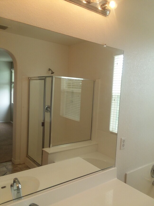 Building Photo - Natomas Home