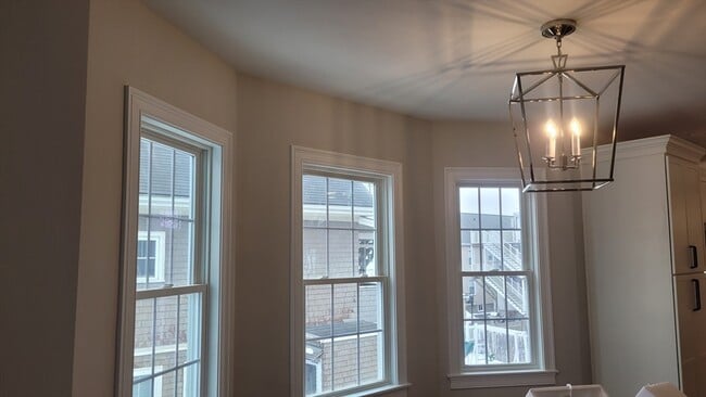 Building Photo - 27 Amaranth Ave