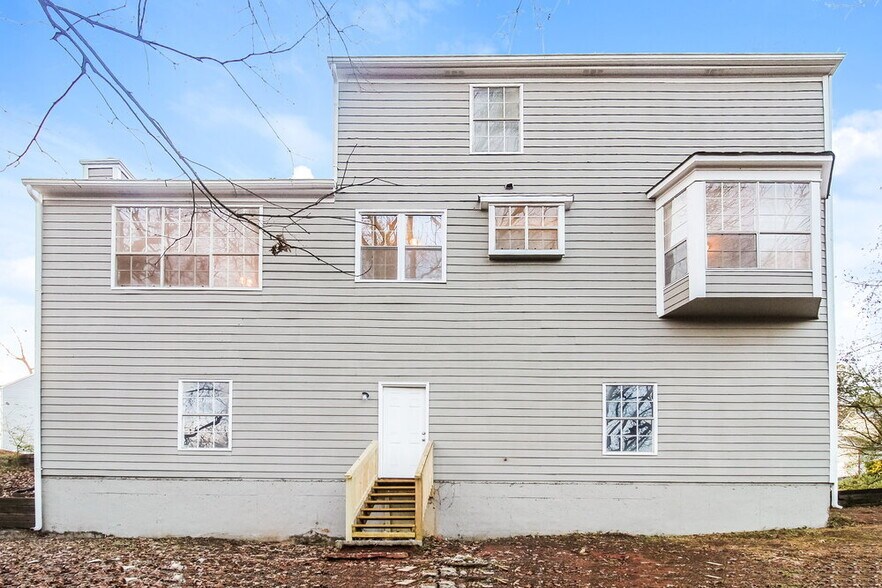 Building Photo - 7115 Chestnut Ln