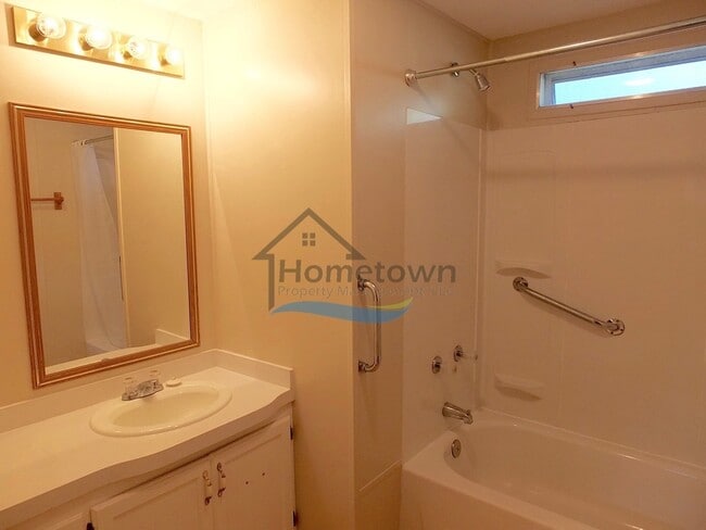 Building Photo - Beautiful 2 Bed 1 Bath Mobile Home in Sagle!