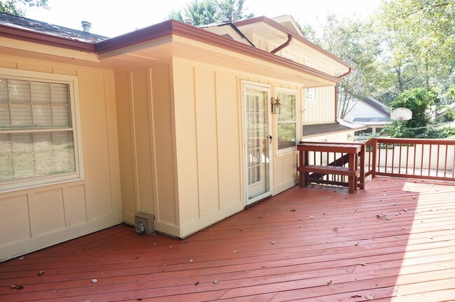 Building Photo - 1058 18th Ave NW