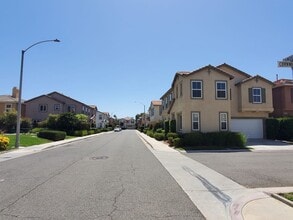 Building Photo - 3 bed/ 2.5 bath house 1,955 sqft