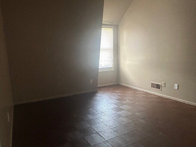Building Photo - Large three bedroom condo for rent.