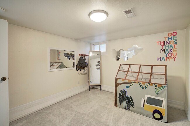 Building Photo - 3 bedroom 2.5 View Property Beach Access  ...