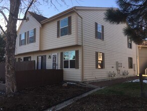 Building Photo - Nice 3 Bedroom Unit Near Everything!!