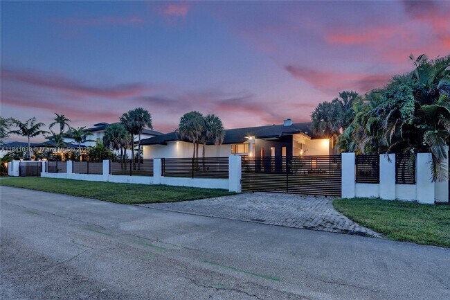 Building Photo - 13724 SW 92nd Ct