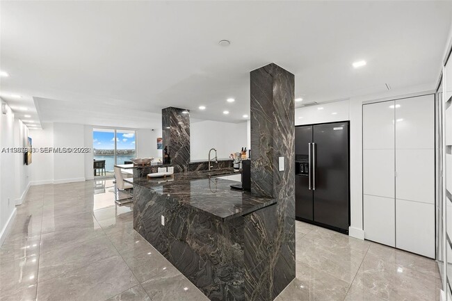 Building Photo - 2101 Brickell Ave