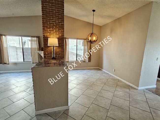Building Photo - 5189 W Aquamarine St