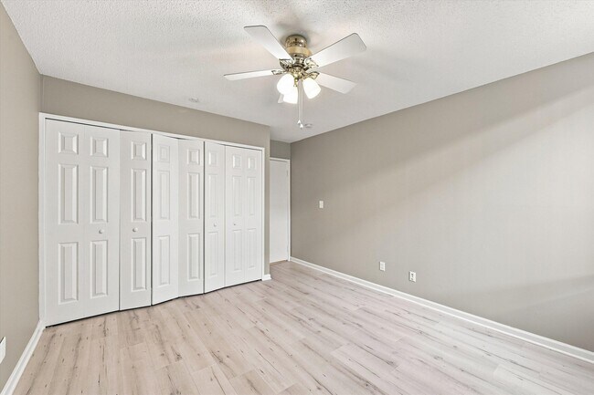 Building Photo - 893 Cliffs Dr