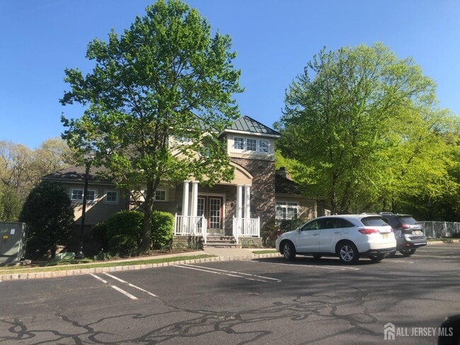 Building Photo - 1105 Cedar Village Blvd