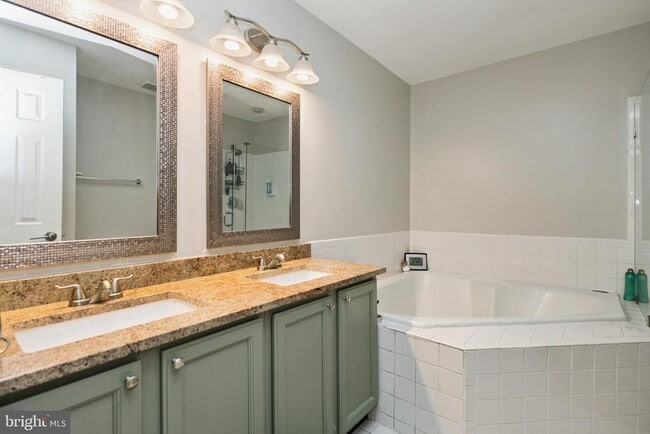Building Photo - 46738 Oakmere Terrace