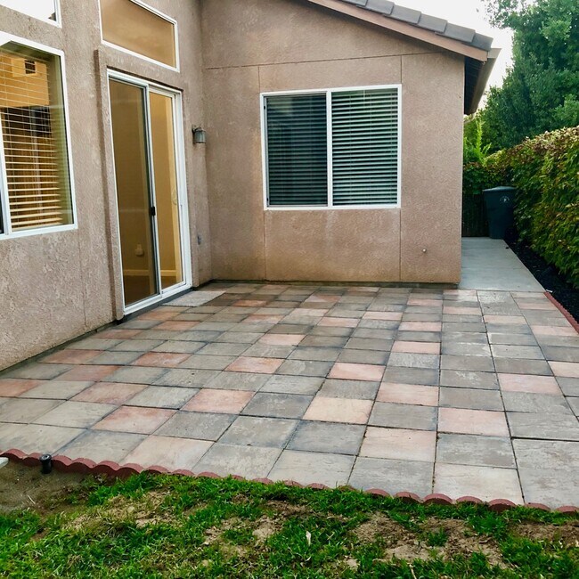 Building Photo - $2,695 Shepherd & Clovis, 3 Bed +Loft - Be...