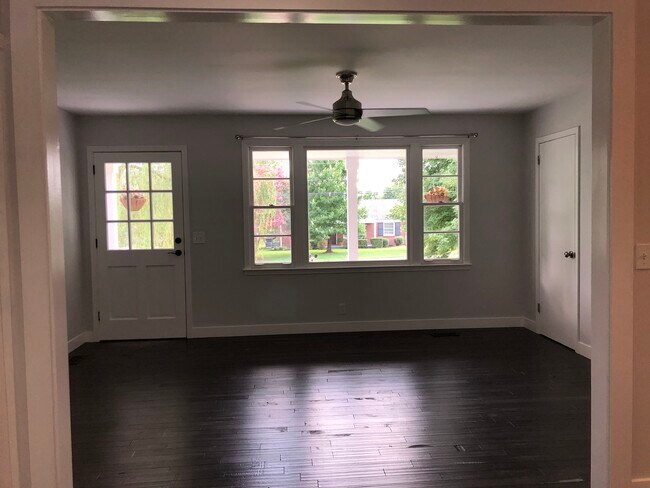 Building Photo - 326 Rosebank Ave