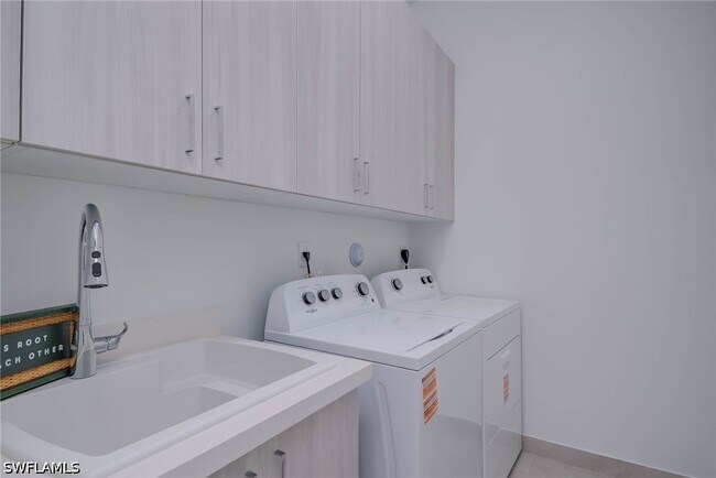 Building Photo - 5026 Ofanto Ln