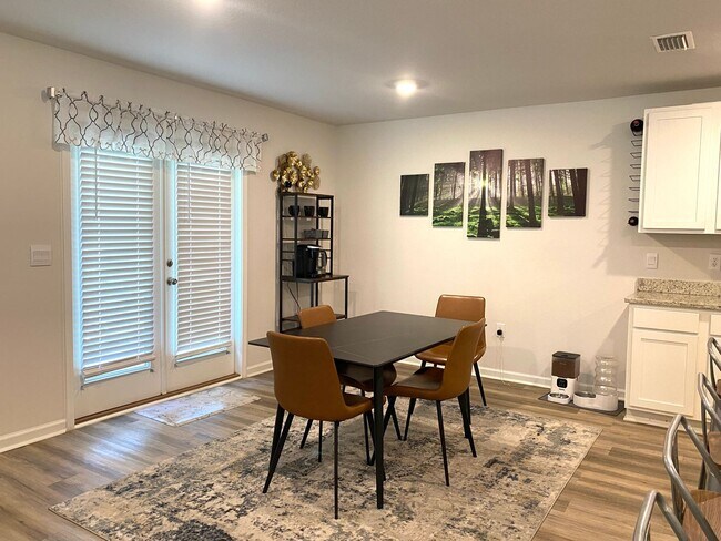 Building Photo - Functional 2-Story Design | 4BR + 2.5BA | Quick Access to I-10