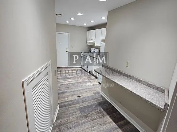 Building Photo - 2028 W Michigan St