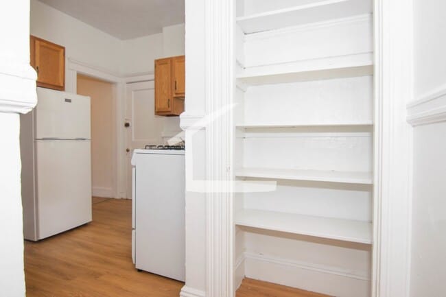 Building Photo - 9/1 No Fee! Split style 3BR w/balcony, heat inc!