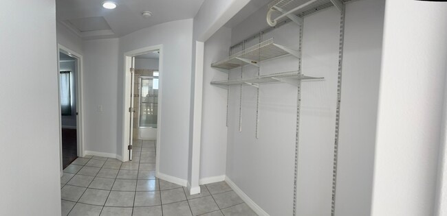 Building Photo - Spacious 2 Bedroom + Bonus Room, Back House w/ Garage & Gated Entry